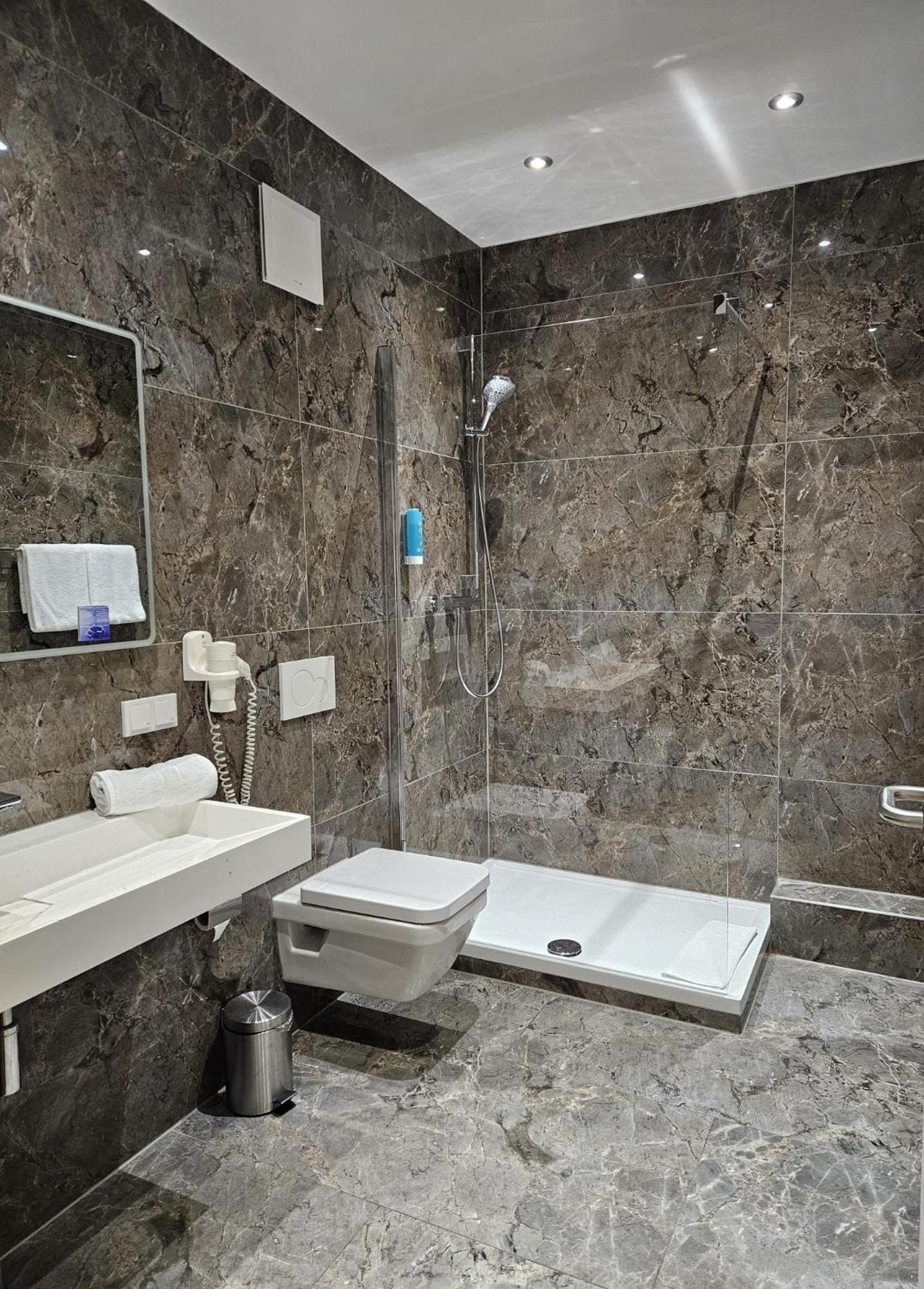 Rheincity Hotel & Boardinghouse Лудвигсхафен ам Рейн Екстериор снимка